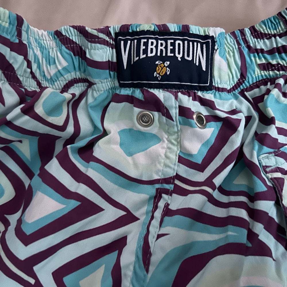Classic trunks w/ a playful pattern and three pockets.